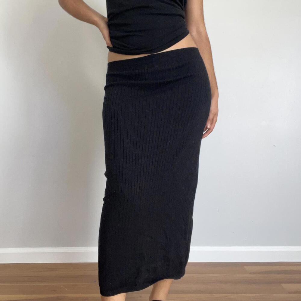 Black ribbed maxi skirt #maxiskirt